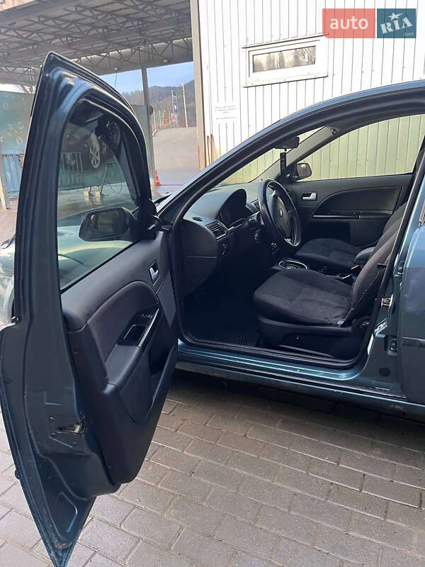 Лифтбек Ford Mondeo 2002 в Верховине