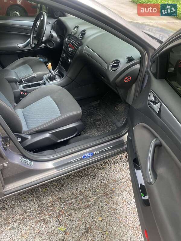 Седан Ford Mondeo 2011 в Кобеляках