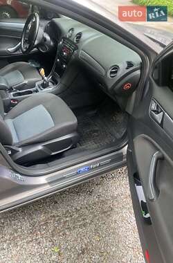 Седан Ford Mondeo 2011 в 