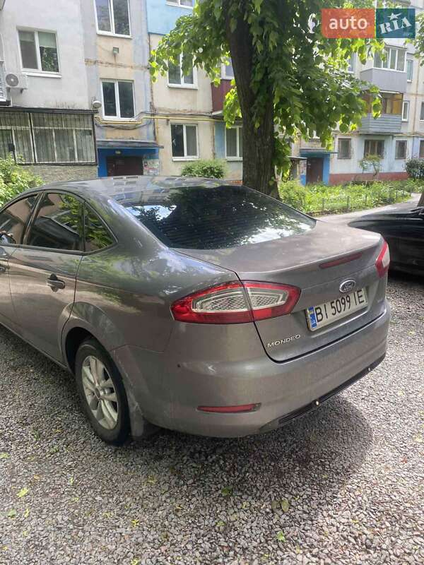 Седан Ford Mondeo 2011 в Кобеляках