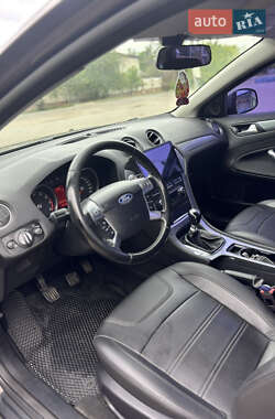 Седан Ford Mondeo 2012 в 