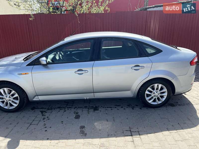 Ліфтбек Ford Mondeo 2010 в 