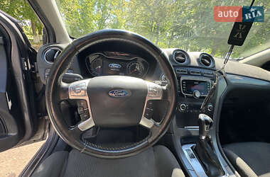 Седан Ford Mondeo 2012 в 