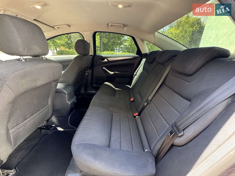 Седан Ford Mondeo 2012 в Гайвороне