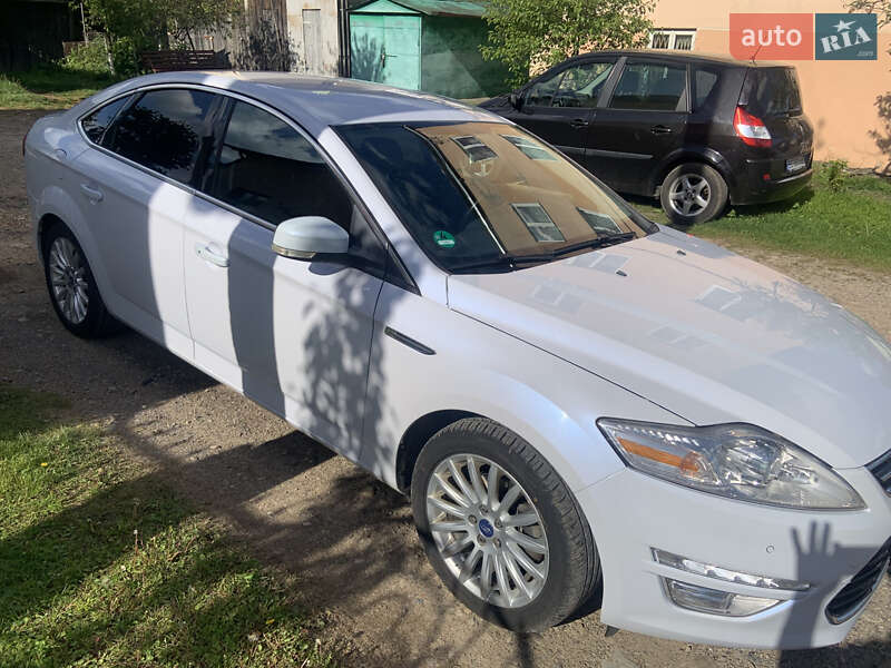 Седан Ford Mondeo 2013 в Старом Самборе