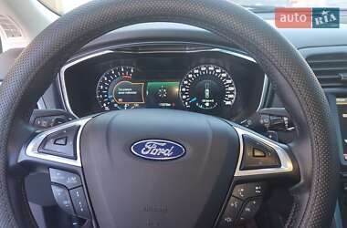 Седан Ford Mondeo 2015 в 