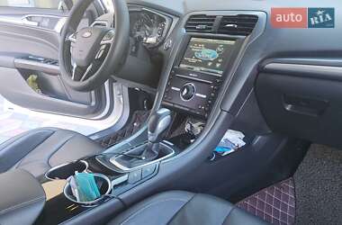 Седан Ford Mondeo 2015 в 