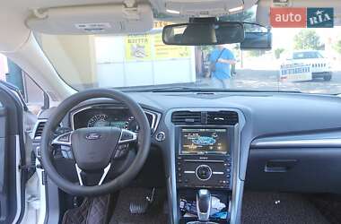 Седан Ford Mondeo 2015 в 