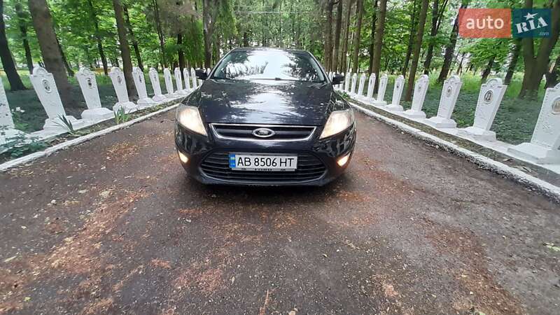 Седан Ford Mondeo 2011 в 
