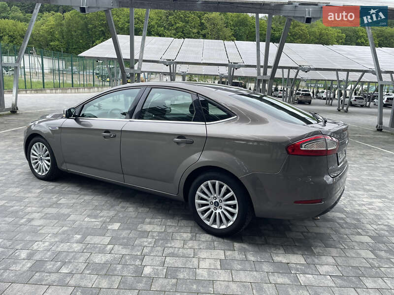 Лифтбек Ford Mondeo 2014 в Львове