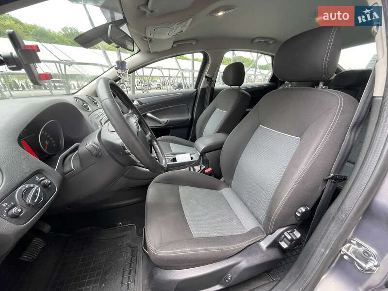 Лифтбек Ford Mondeo 2014 в Львове