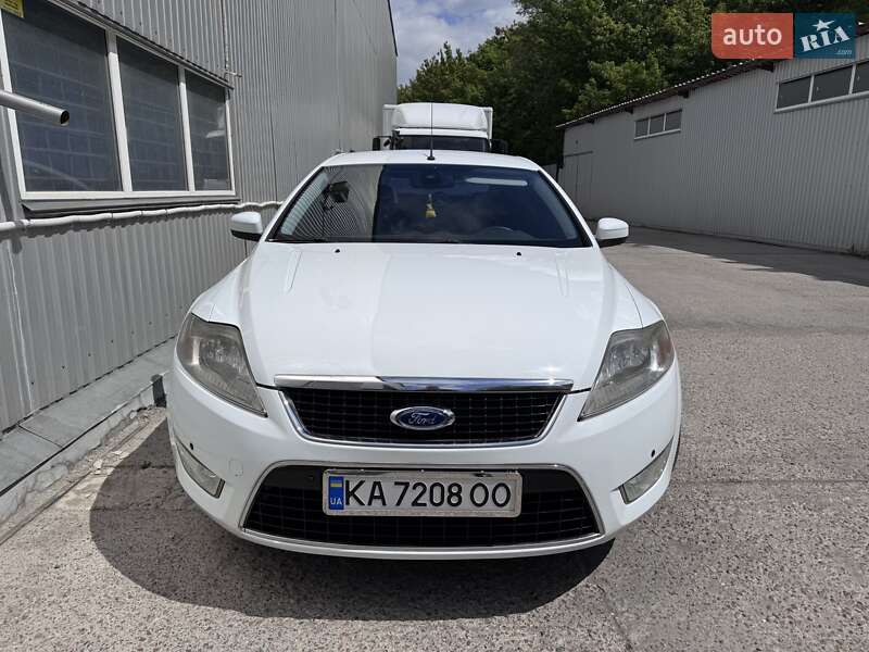 Седан Ford Mondeo 2010 в 