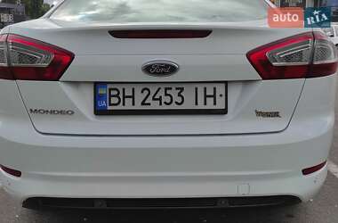 Седан Ford Mondeo 2012 в 