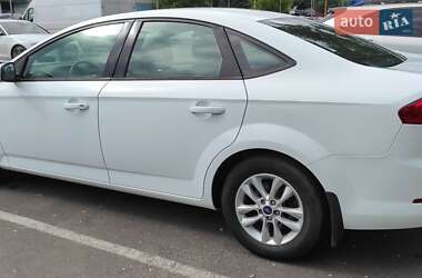 Седан Ford Mondeo 2012 в 