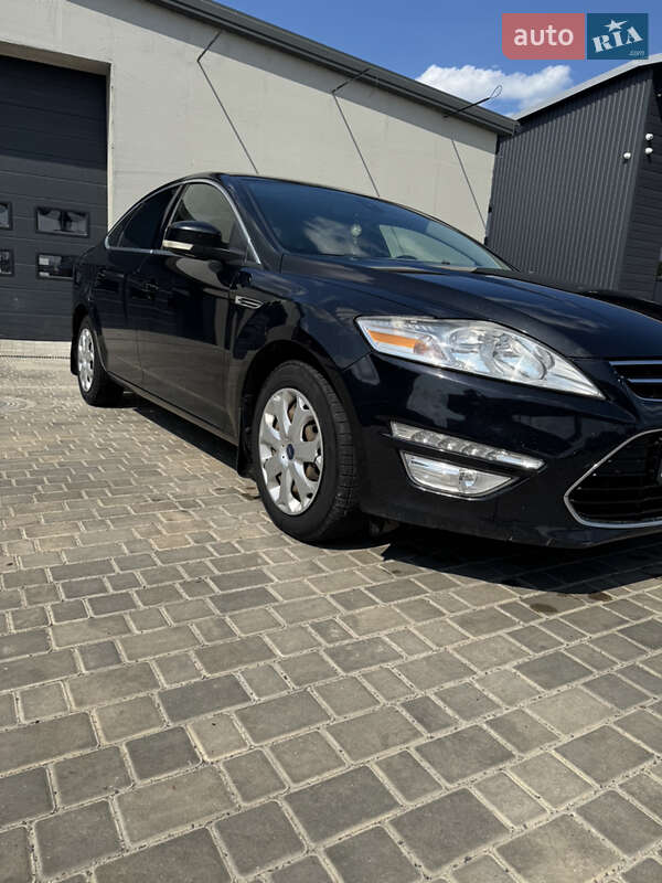 Седан Ford Mondeo 2012 в Звенигородці
