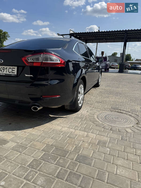 Седан Ford Mondeo 2012 в Звенигородці