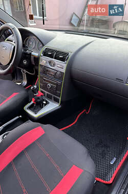 Ліфтбек Ford Mondeo 2006 в 