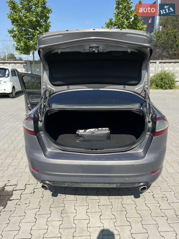 Седан Ford Mondeo 2011 в Бучі
