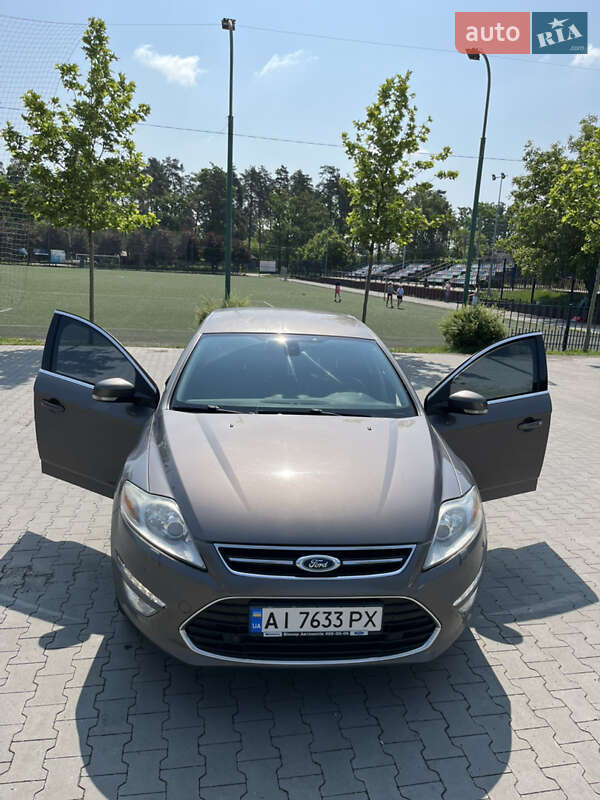 Седан Ford Mondeo 2011 в Бучі