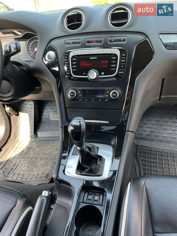 Седан Ford Mondeo 2011 в Бучі
