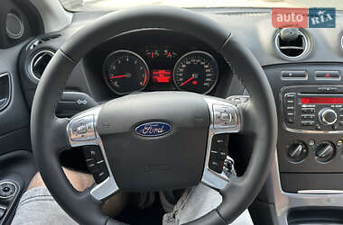 Седан Ford Mondeo 2011 в 