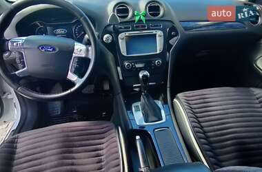 Седан Ford Mondeo 2011 в 