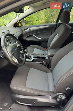 Лифтбек Ford Mondeo 2013 в 