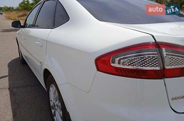 Седан Ford Mondeo 2012 в 