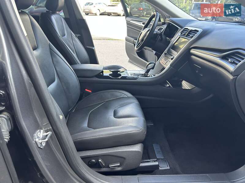 Седан Ford Mondeo 2016 в Луцке