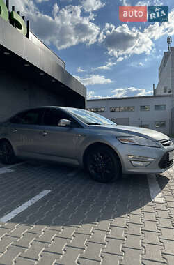 Седан Ford Mondeo 2012 в 