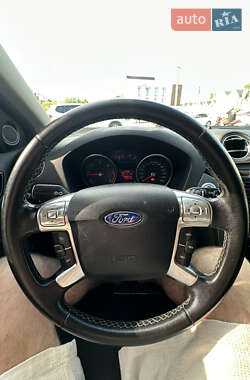 Седан Ford Mondeo 2012 в 