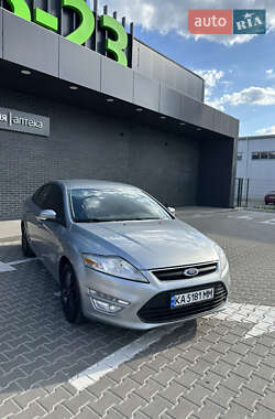 Седан Ford Mondeo 2012 в 