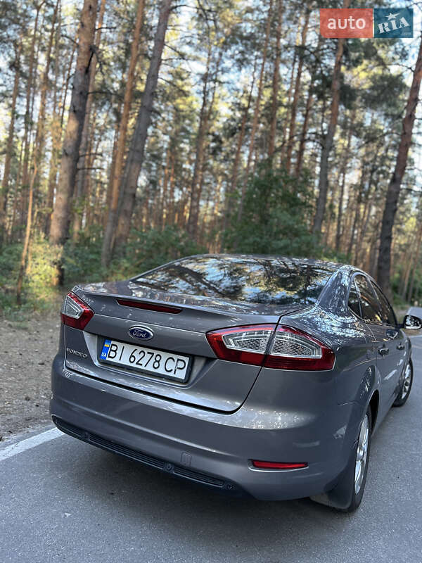 Седан Ford Mondeo 2012 в Полтаве