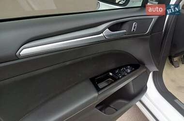 Седан Ford Mondeo 2014 в 