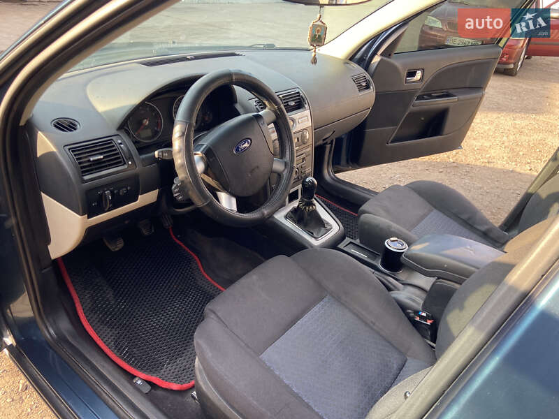 Седан Ford Mondeo 2005 в Снигиревке