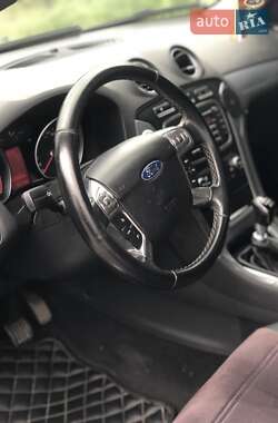 Седан Ford Mondeo 2012 в 