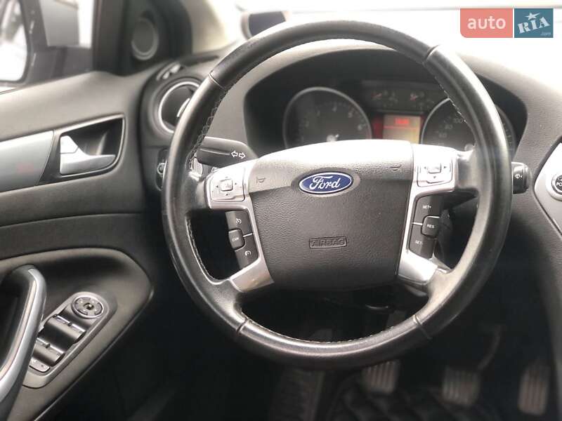 Седан Ford Mondeo 2012 в Дубно