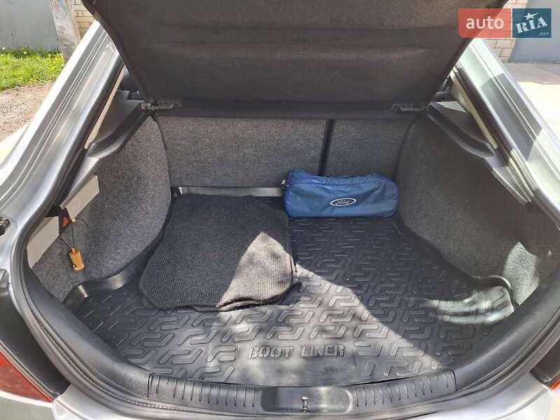 Лифтбек Ford Mondeo 2001 в Казатине