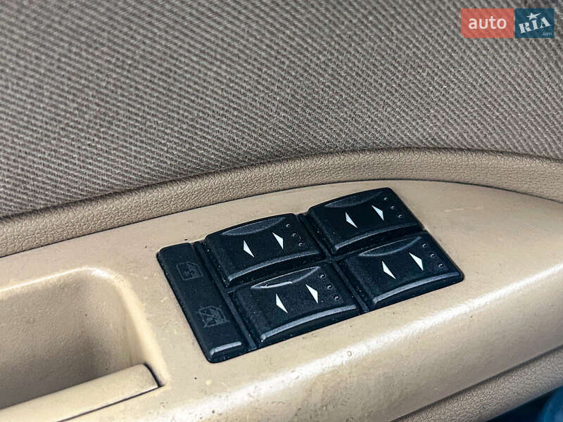 Седан Ford Mondeo 2003 в Киеве