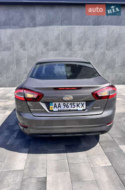 Седан Ford Mondeo 2011 в 