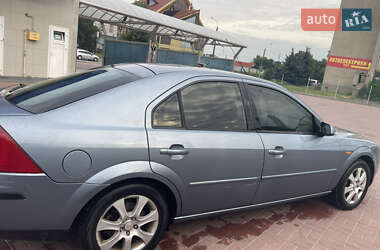 Лифтбек Ford Mondeo 2001 в 
