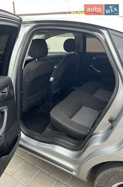 Седан Ford Mondeo 2012 в 