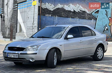Лифтбек Ford Mondeo 2000 в 