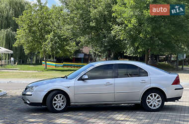 Лифтбек Ford Mondeo 2000 в 