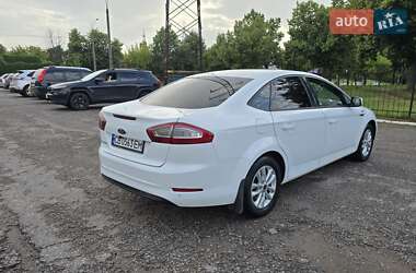 Седан Ford Mondeo 2012 в 