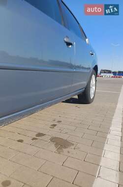 Лифтбек Ford Mondeo 2001 в 