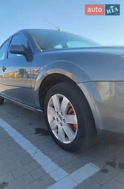 Лифтбек Ford Mondeo 2001 в 