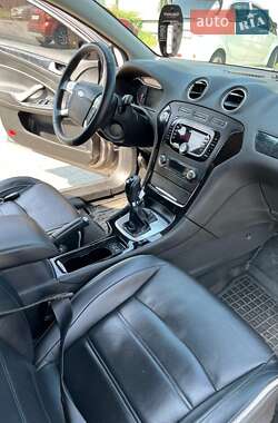 Седан Ford Mondeo 2011 в 