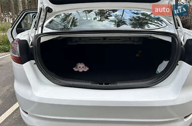 Седан Ford Mondeo 2012 в 