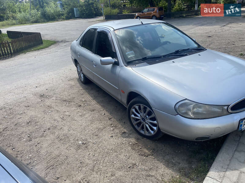 Лифтбек Ford Mondeo 2000 в Вышгороде